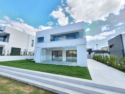 Villa in La Duquesa, Manilva resmi