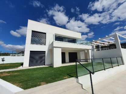 Villa in La Duquesa, Manilva resmi