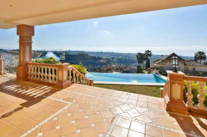 Villa in Los Flamingos Golf, Benahavis resmi